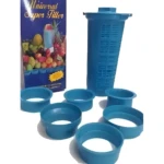 Filtro para licuadora Universal Filter con accesorios de plástico azul y empaque de frutas.