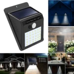 Lámpara solar 30 LEDs para exteriores, resistente al agua, ilumina casas y jardines.