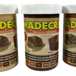 Masilla Orgánica Madecril para resane de madera, ideal para restaurar imperfecciones y reconstruir superficies dañadas.