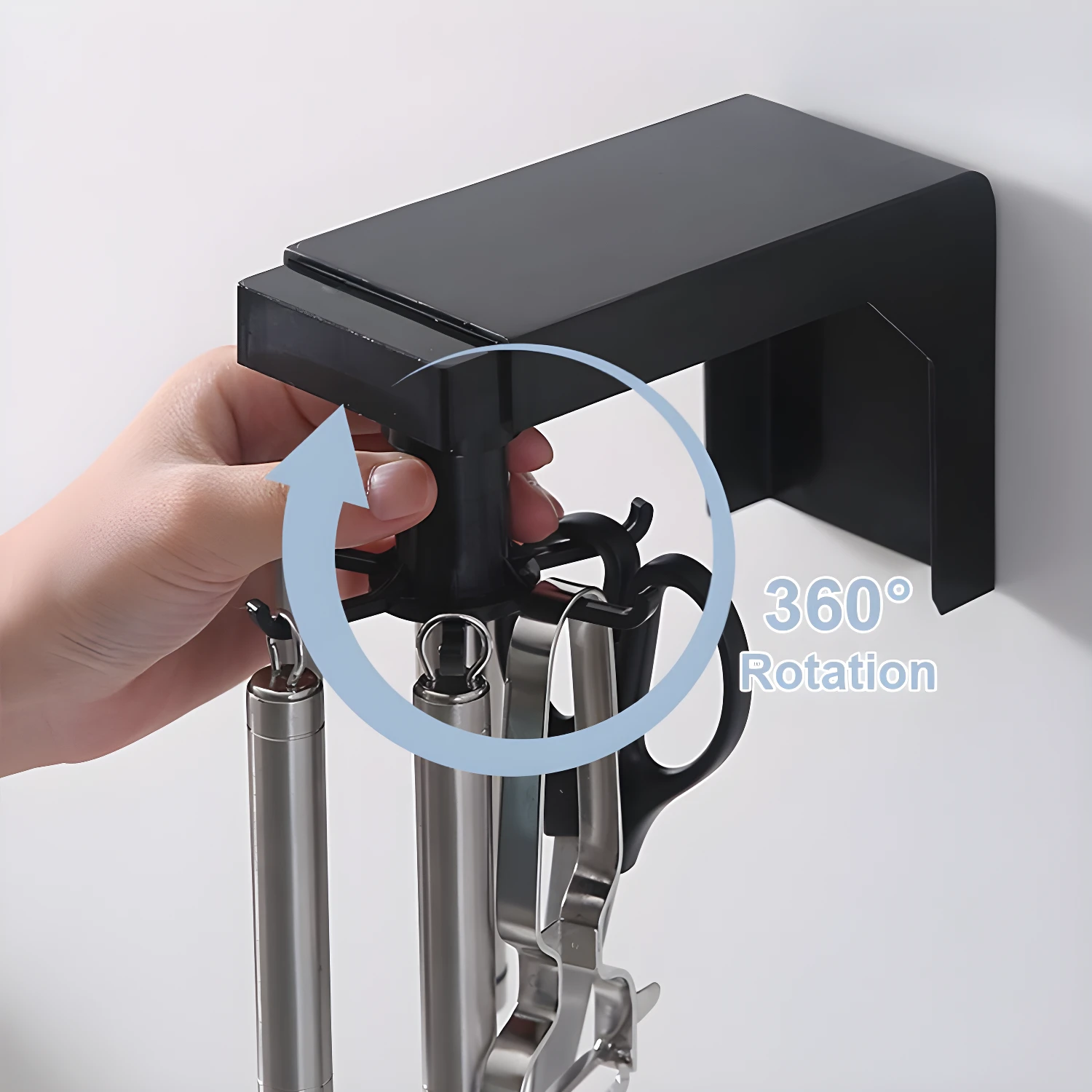 Organizador giratorio negro para utensilios de cocina, montado en pared con 6 ganchos.