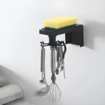 Organizador giratorio para colgar utensilios de cocina y esponja, moderno y funcional.