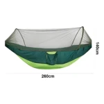 Hamaca de nylon verde y lima con mosquitero, mide 260cm de largo y 140cm de alto.