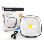 Lámpara LED solar cuadrada AS 0506 con un foco central brillante y cable USB.