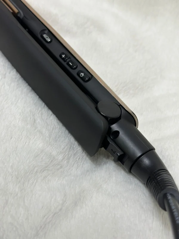 Plancha de cabello Remington S8599 con control de temperatura y pantalla digital.