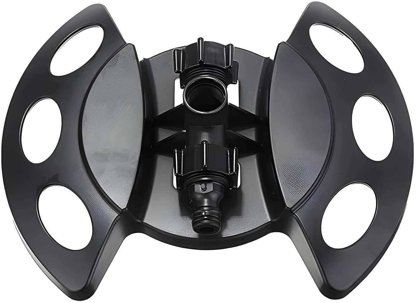 Aspersor rociador de jardín negro de 360 grados con base estable y conexiones para manguera.