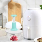 Picador manual de alimentos de 2L para carne y vegetales, con diseño blanco y turquesa.