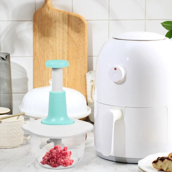 Picador manual de alimentos de 2L para carne y vegetales, con diseño blanco y turquesa.
