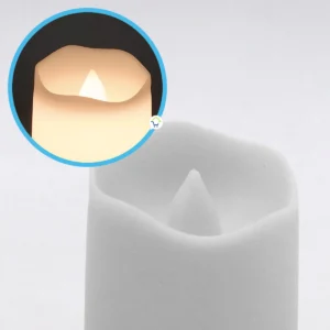 Vela LED pequeña decorativa Ak3008 con llama realista simulada, ideal para ambientes acogedores.