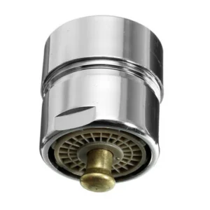 Grifo ahorrador de agua cromado con aireador giratorio y detalle de boquilla dorada.