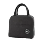 Lonchera térmica negra con estampado de panda y asas resistentes.