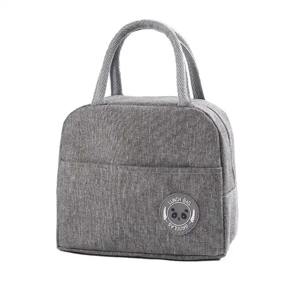 Lonchera térmica gris con asa, bolsillo frontal y diseño de oso panda.