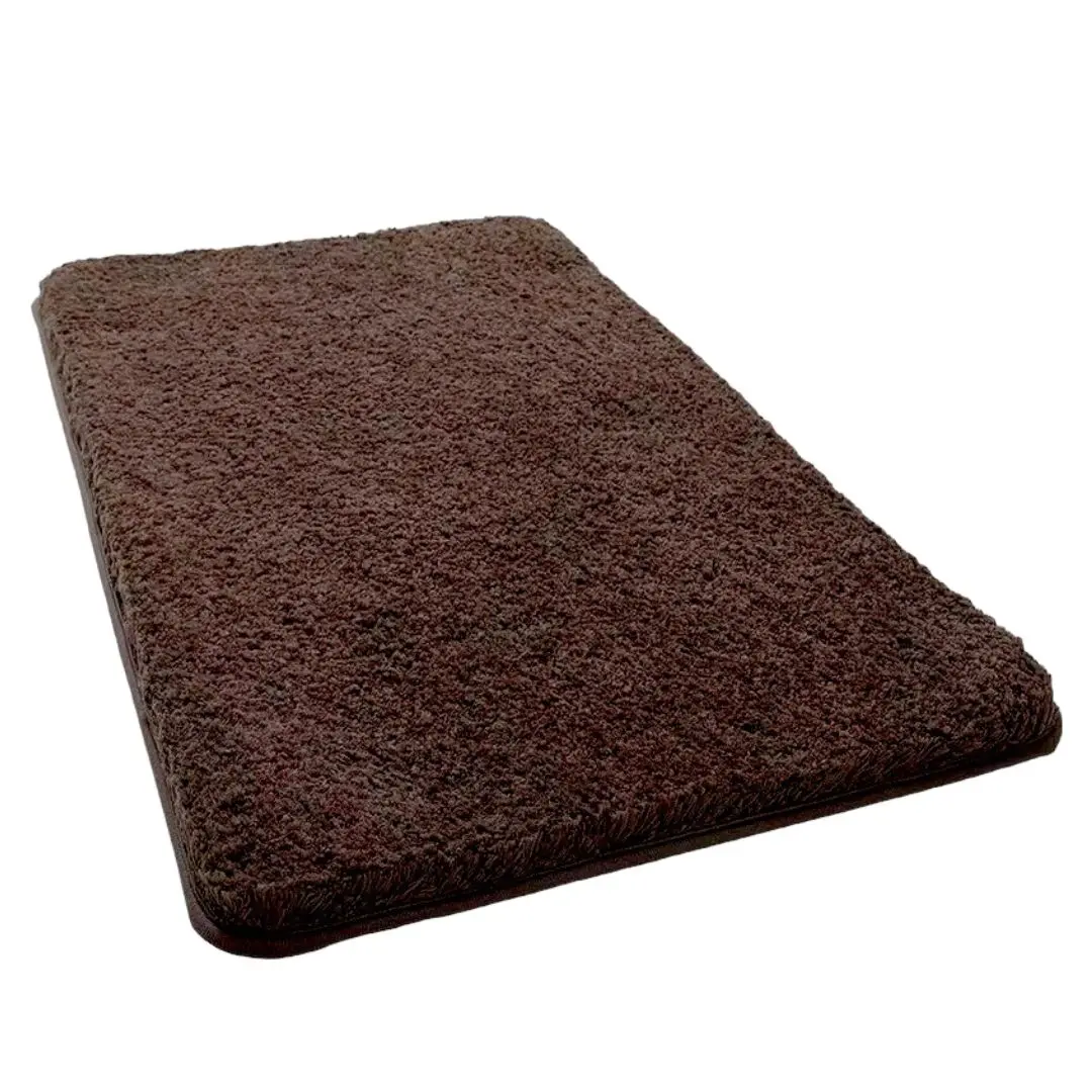Tapete alfombra absorbente marrón, textura suave, ideal para baño.