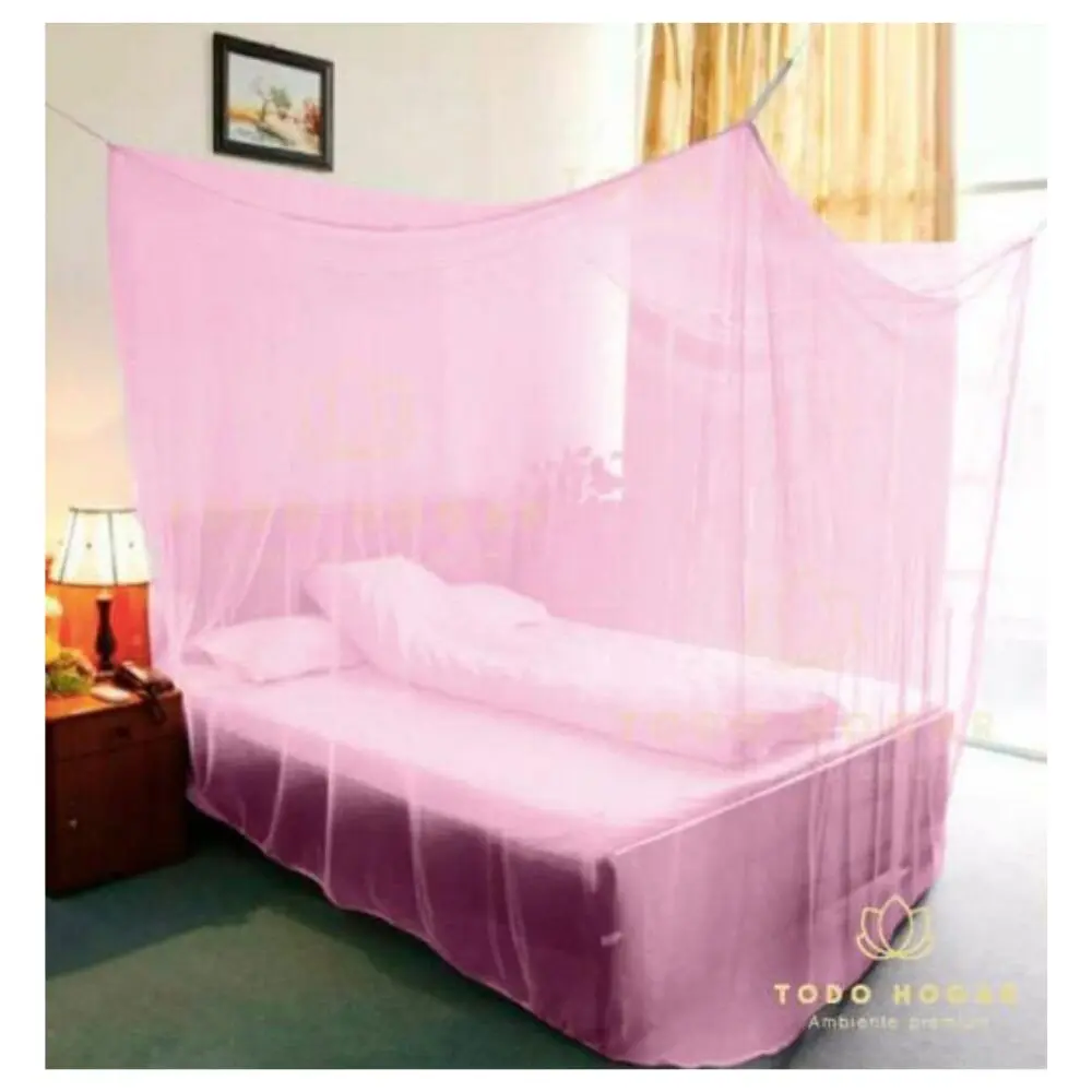 Toldillo rosa para cama doble con sistema de cuatro puntas, ideal para crear un ambiente de descanso.