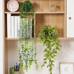Matero con planta colgante hiedra artificial decorativa para estantería.