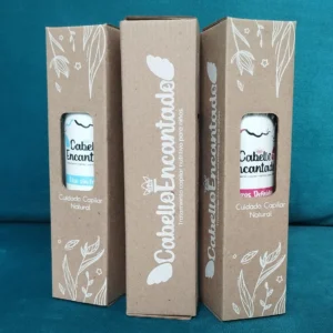 Cajas de "Cabello Encantado" tratamiento capilar nutritivo para niños, cuidado natural.
