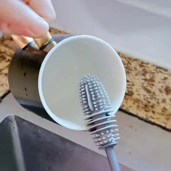 Cepillo limpiador de silicona para tazas y vasos en lavadero, con gancho para colgar.