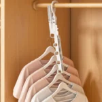 Colgador de ropa 5 en 1 para ahorrar espacio en el armario, organiza camisetas.