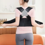 Corrector de postura ortopédico negro para espalda, con tirantes cruzados, ajustable para mujeres.