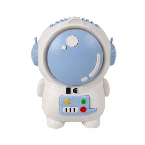 Mini ventilador portátil con diseño de astronauta blanco y azul, ideal para llevar a cualquier parte.