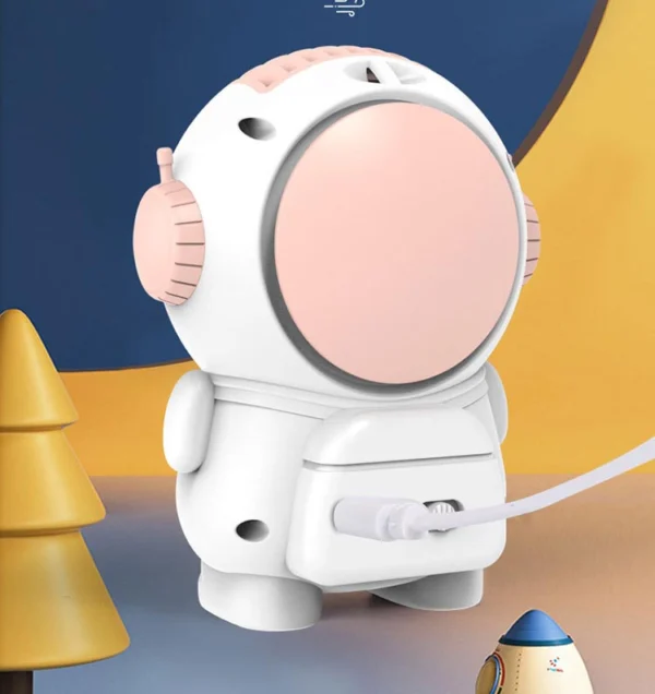 Mini ventilador portátil con forma de astronauta, ideal para llevar a todas partes.