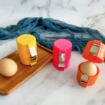 Set x2 Abre Huevos: práctico abridor de huevos en vibrantes colores amarillo, rosa y naranja.