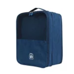 Bolso organizador de viaje azul para zapatos, diseño con malla y logo.