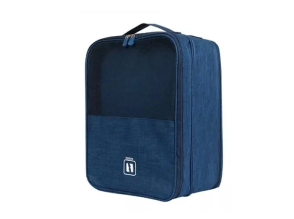 Bolso organizador de viaje azul para zapatos, diseño con malla y logo.
