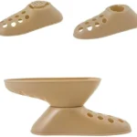 Soporte para zapatos color beige, organizador con perforaciones y base ancha.
