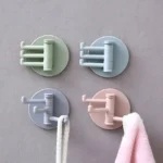 Ganchos adhesivos giratorios con 3 brazos, organizadores de pared en pastel.