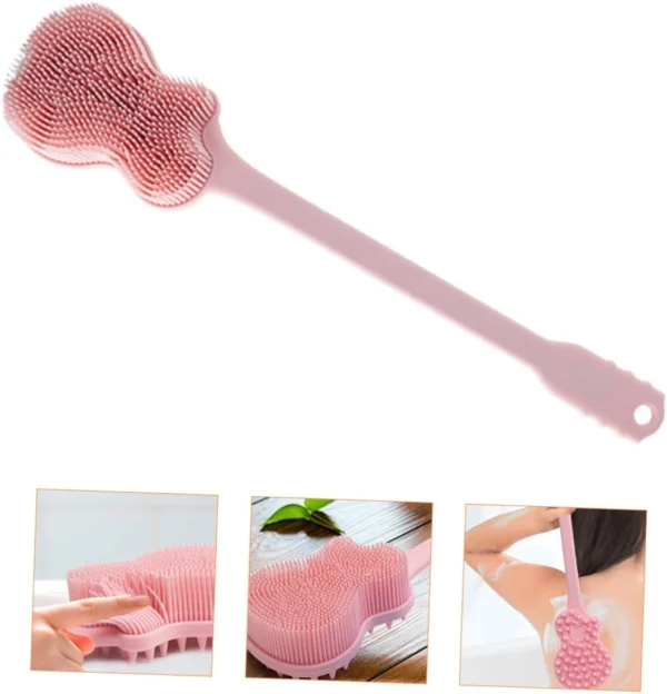 Cepillo de ducha de silicona rosa con mango largo, ideal para exfoliar la espalda.