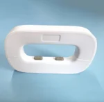 Cerradura de bloqueo para puerta de nevera, blanca, con dos botones, vista frontal.
