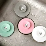 Tapones de drenaje en silicona multifuncional grises, verdes, rosas y blancos para lavaplatos y desagües.