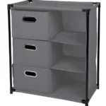 Estante armoir de tela gris claro con 3 cajones y 3 compartimentos abiertos.