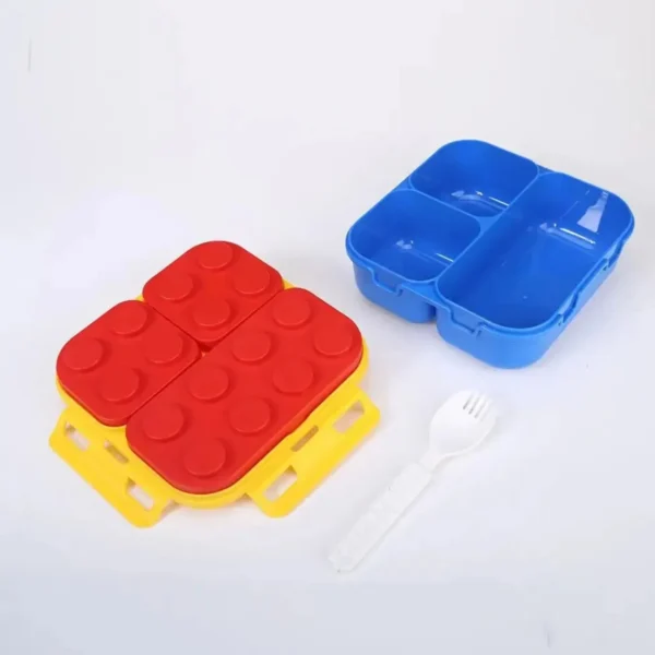 Lonchera para niños tipo Lego Coca-Cola azul y roja, con tenedor blanco.