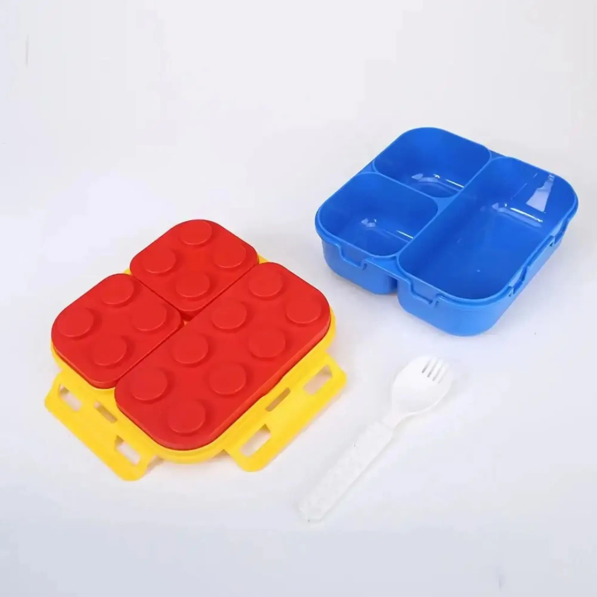 Lonchera para niños tipo Lego Coca-Cola azul y roja, con tenedor blanco.