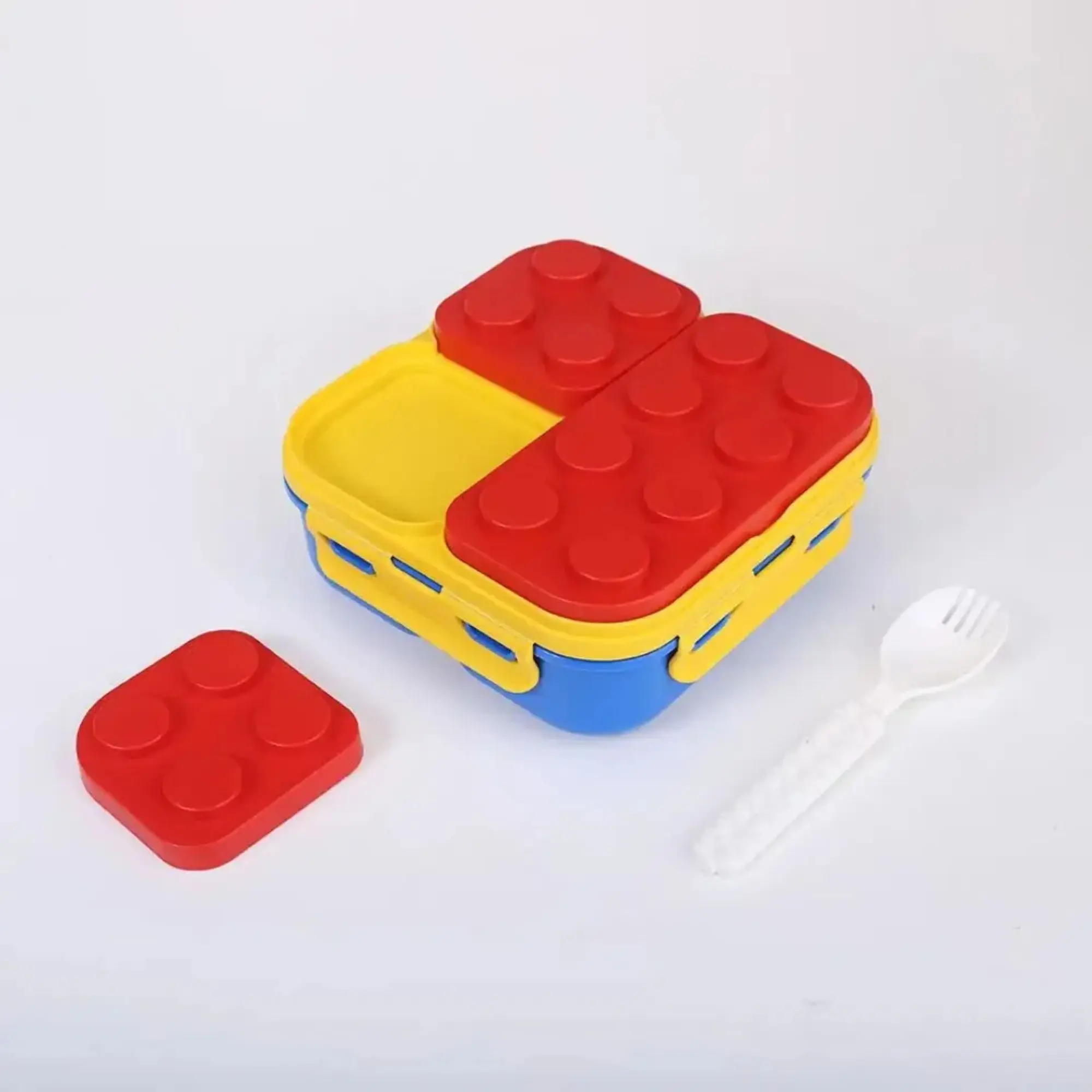 Lonchera infantil Lego tipo Coca-Cola con tenedor blanco, diseño divertido.