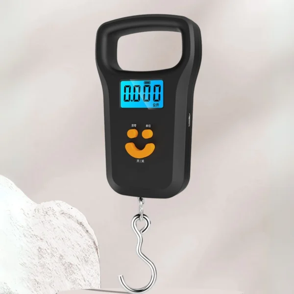 Balanza digital de equipaje con gancho, pantalla LCD azul brillante y diseño de carita sonriente.