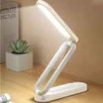 Lámpara de escritorio plegable, portátil y moderna con LED brillante.
