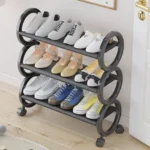 Estante para zapatos con ruedas, 4 niveles, organiza calzado blanco, beige, amarillo y azul.