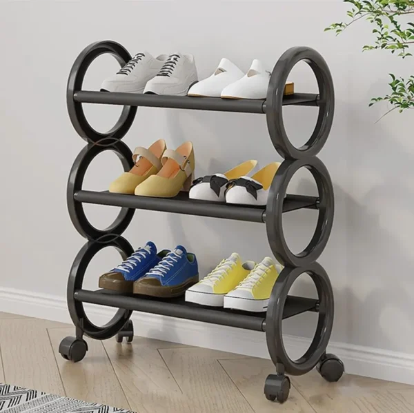 Estante de 3 niveles con ruedas para organizar zapatos: tenis, tacones y zapatillas.