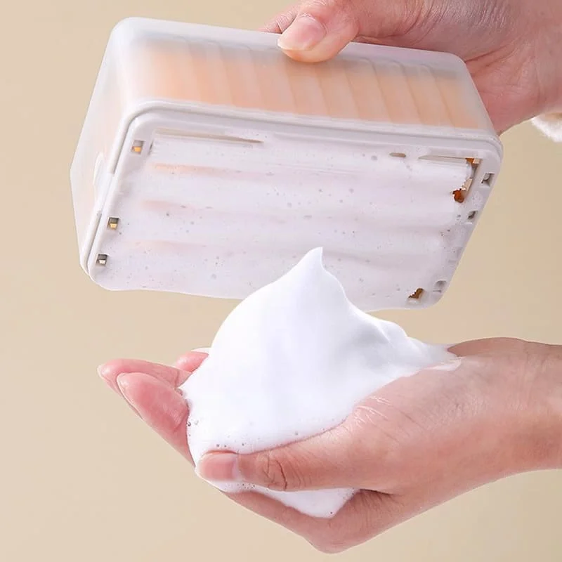 Jabonera multifuncional con rodillos dispensando espuma en manos.