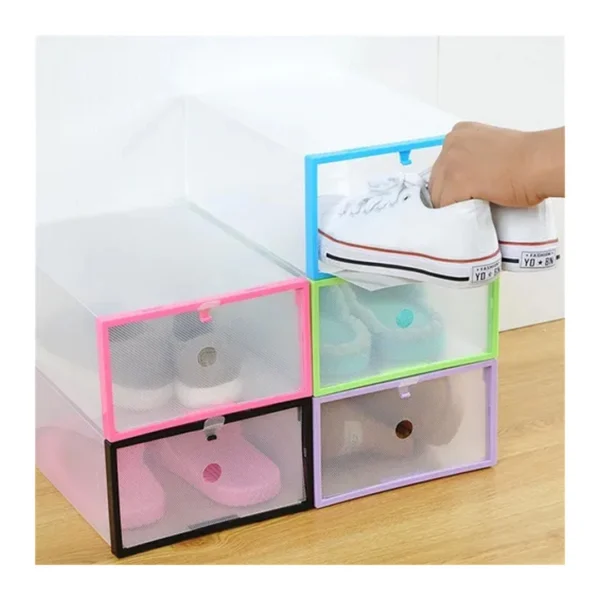 Zapatero organizador con cajas transparentes de colores apilables para tenis y sandalias.