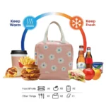 Bolsa lonchera térmica rosa floral con alimentos, bebidas y accesorios.