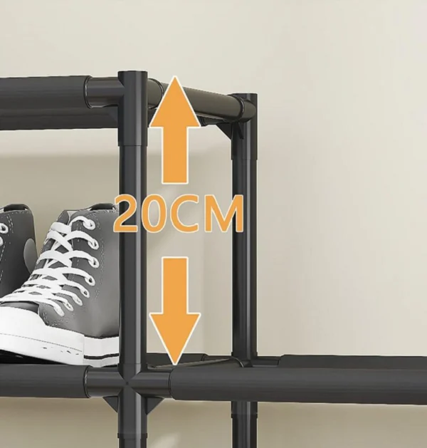 Estante zapatero multiusos de 20 cm de altura entre niveles.
