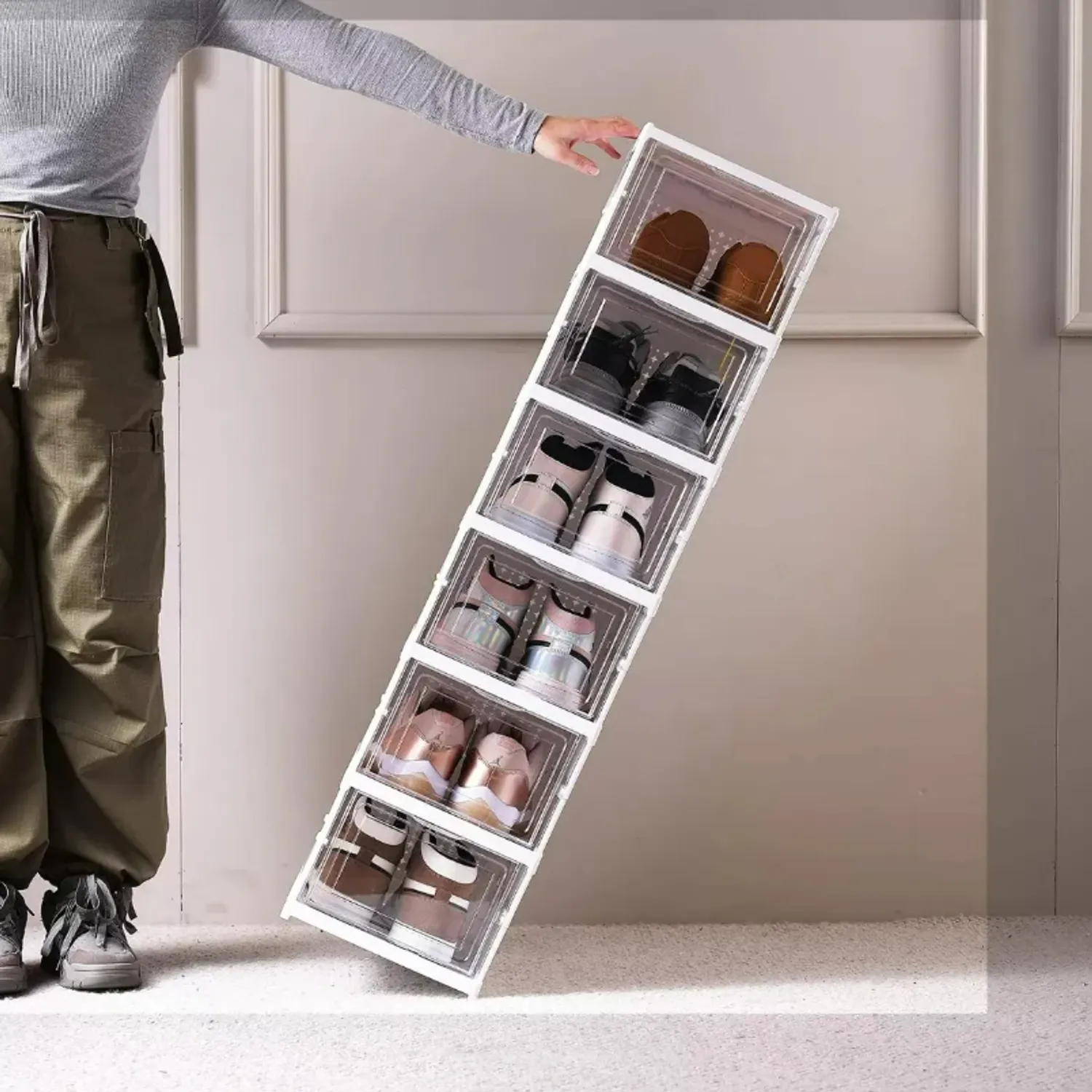 Zapatero organizador 6 en 1 premium con 7 niveles mostrando diferentes zapatillas deportivas y casuales.