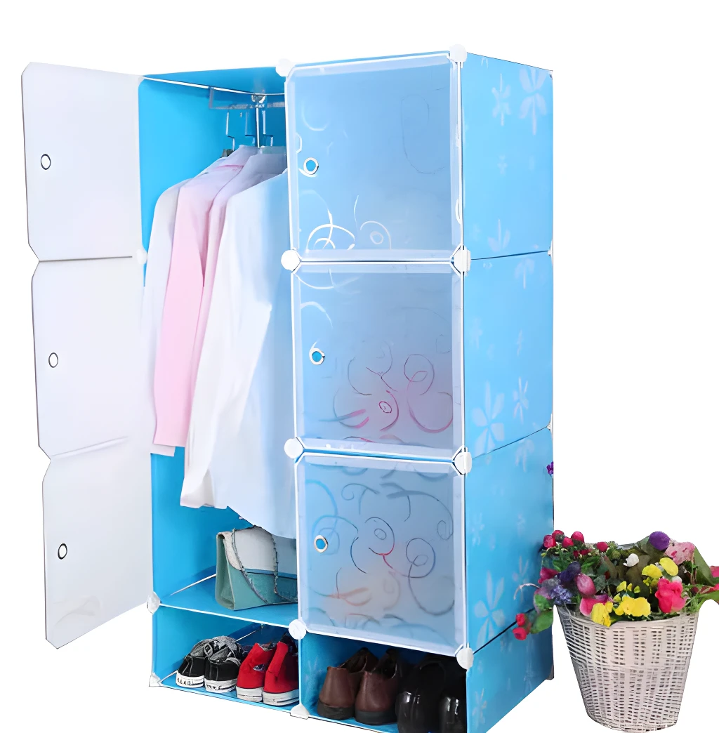 Armario organizador portátil azul con ropa, zapatos y flores.