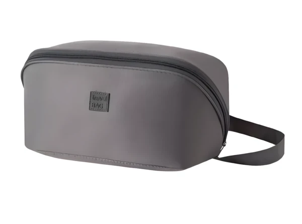 Bolso organizador de viaje para ropa interior, gris, con logo y asa lateral.