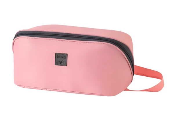 Bolso organizador de ropa interior para viaje color rosa con placa "travel bag".