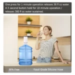 Dispensador de agua para botellón, mujer tomando agua de un vaso.