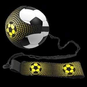 Entrenador de patada de fútbol con balón, correa y cinturón con diseño de balones amarillos.